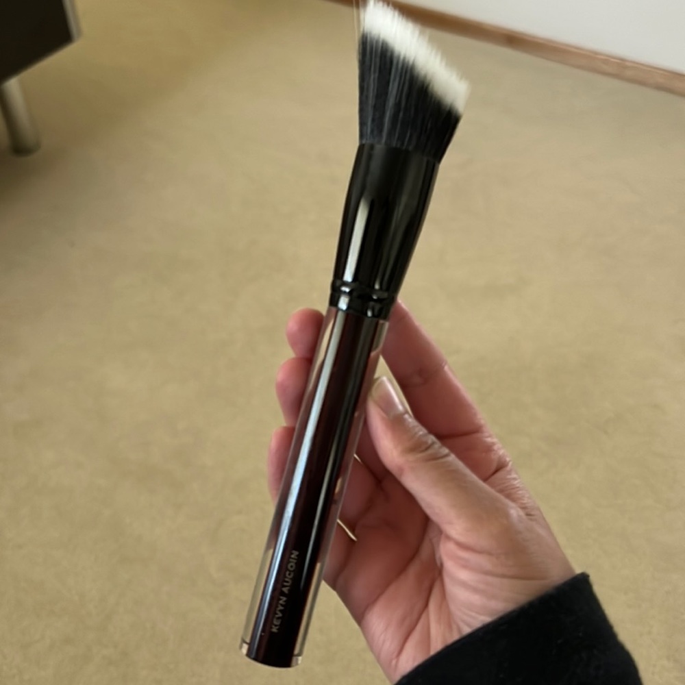 The Neo Powder Brush by Kevyn Acouin